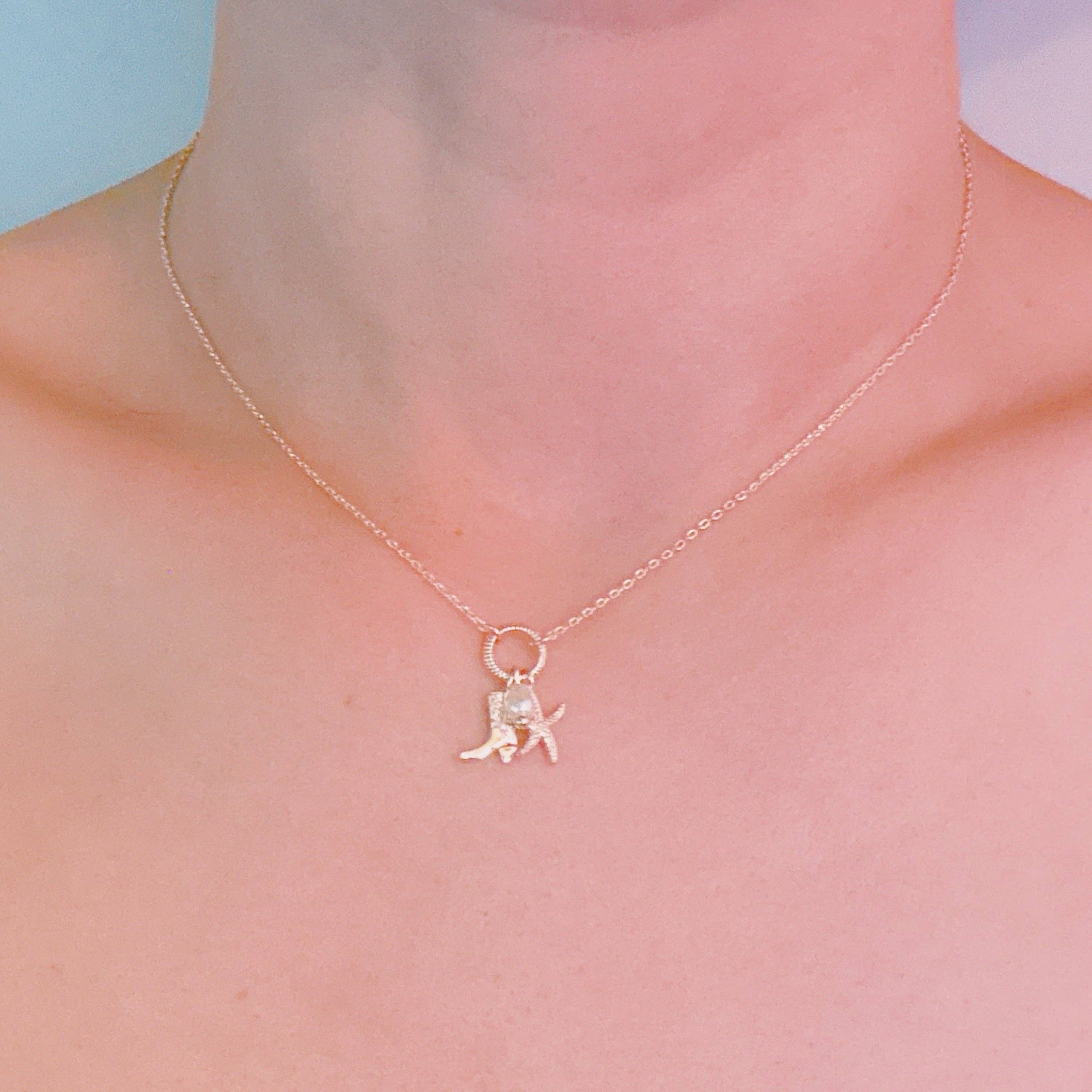 Ellison+Young - Wholesale Halskettinghanger - Kust Cowgirl Ketting – Goudkleurige Ketting met Zeester en Westernlaars Bedels2