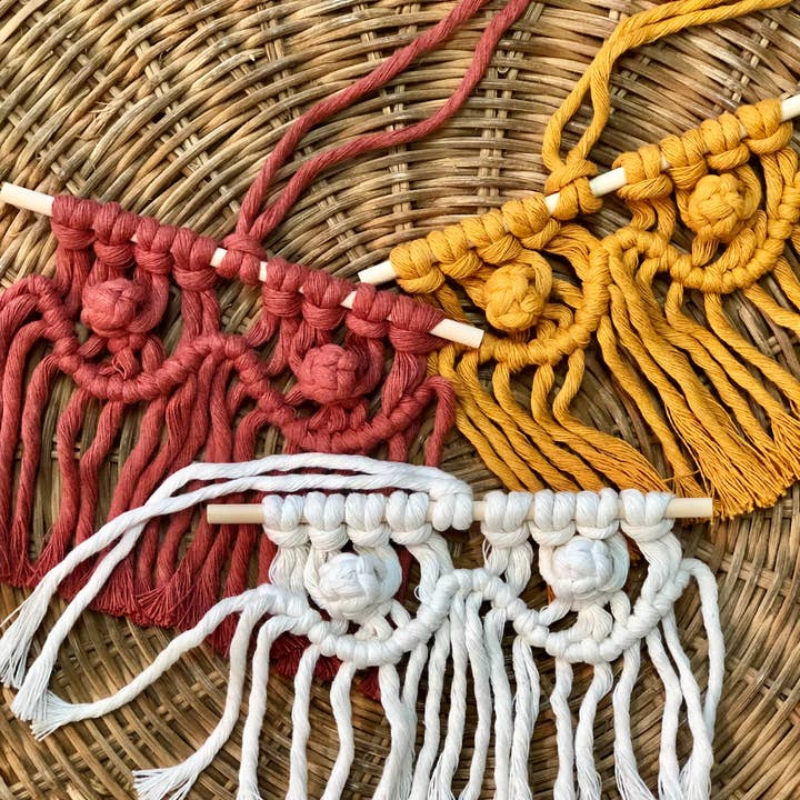 The Savage Hand - Vente Objets de décoration - Tenture murale avec mini-seins en macramé