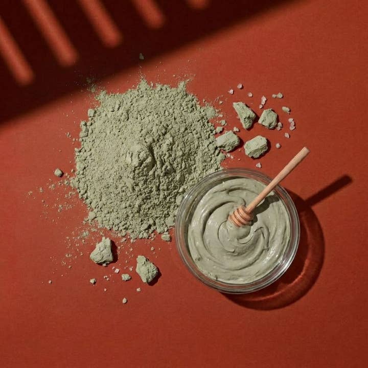 Yareli Wellness - Wholesale Skincare Face Mask - Bentonite Volcanic Clay Mask & Detox Bath for Rejuvenation1