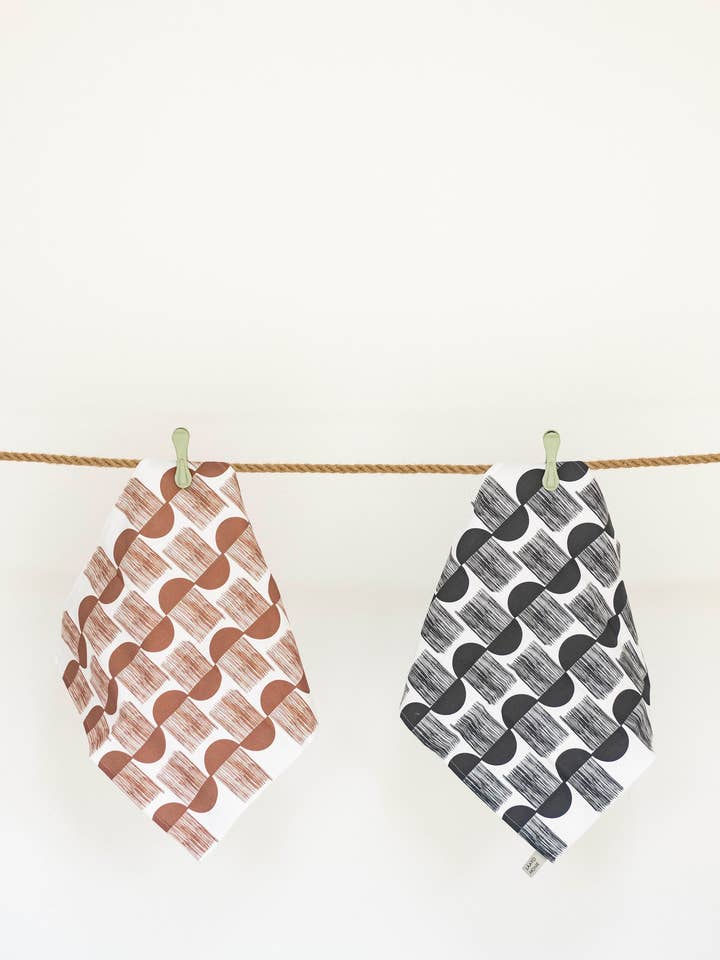 Stiallach Collective Napkin (Set of 6) – Black for wholesale by LAAYO HOME