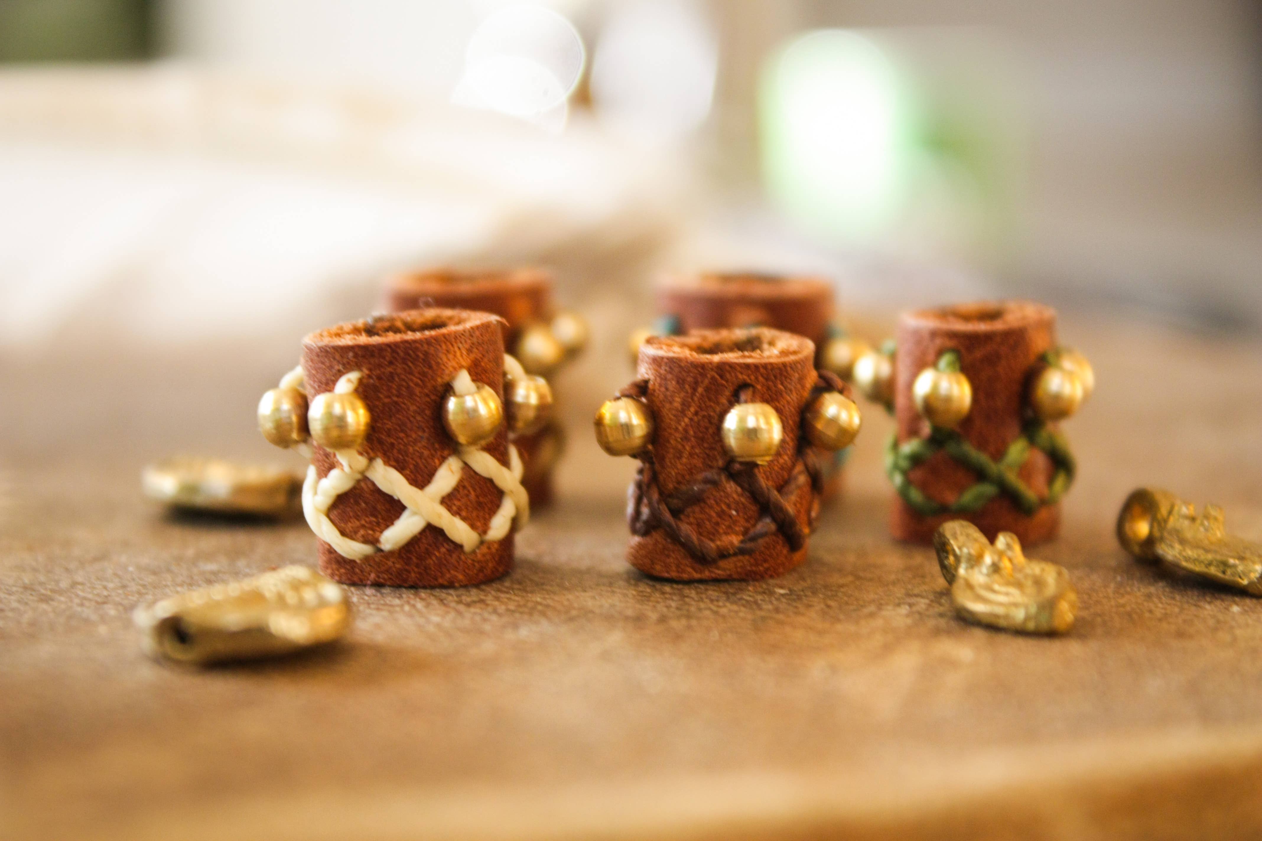 Nomadu - Vente Élastique à cheveux - Perle durable en cuir pour dreadlocks avec détails en laiton - fait main3