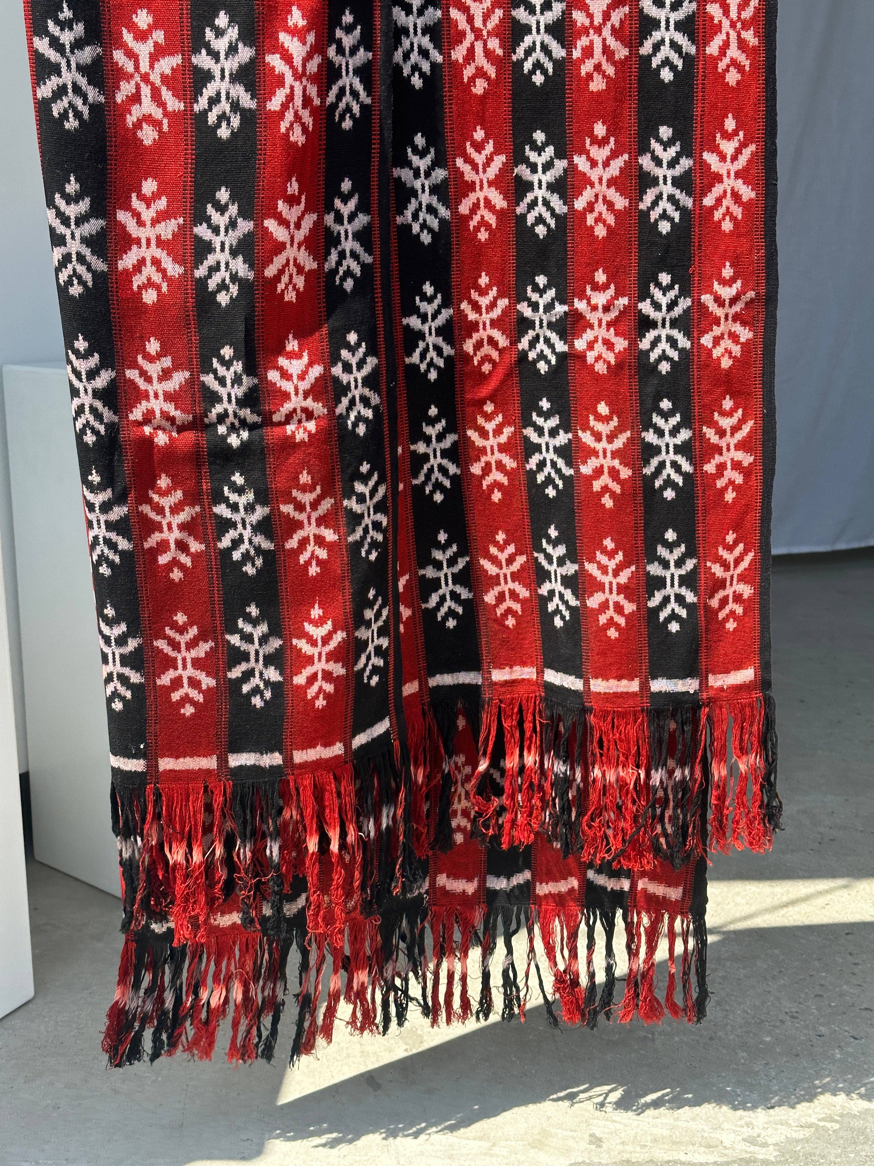 Office Objets - Wholesale Coverlet - Ikat, traditional Indonesian fabric from the island of Savu (Timor) red and black 2m25x7544