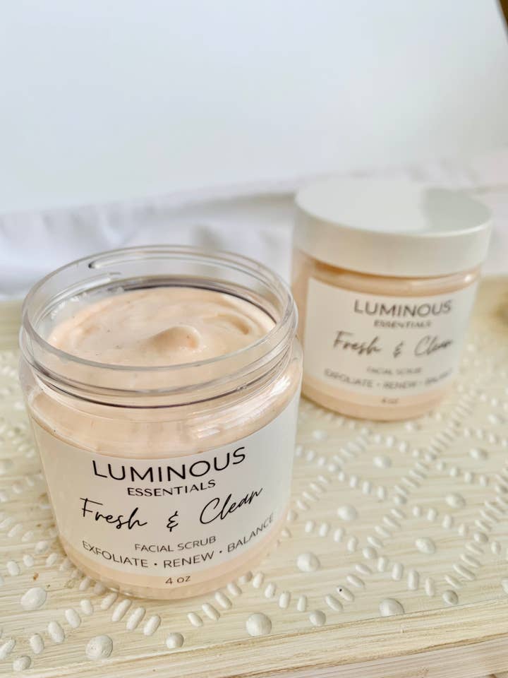 Gommage pour le visage Fresh & Clean pour la vente par Luminous Essentials