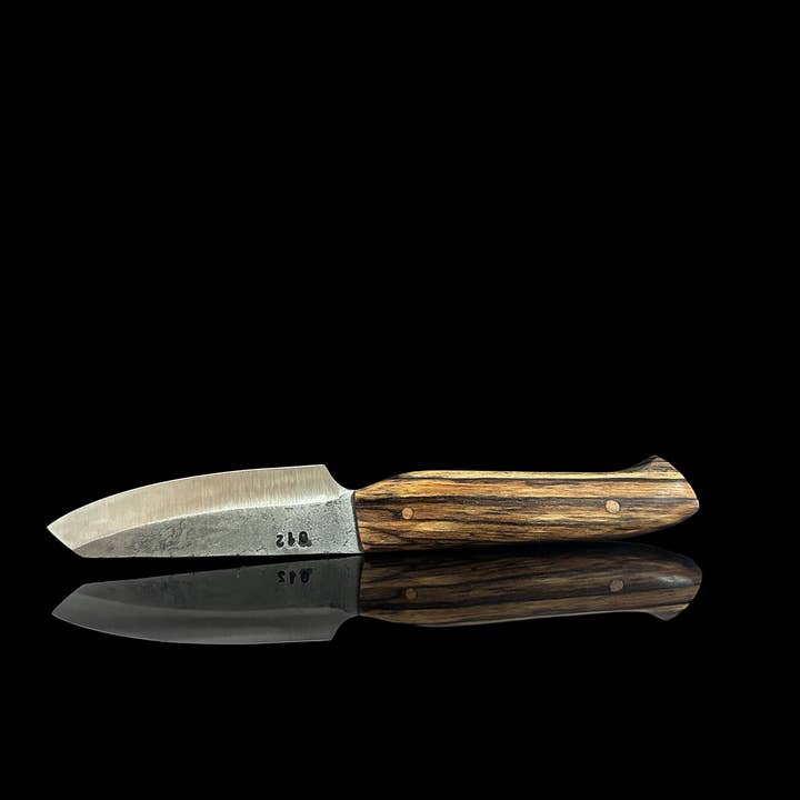 Herbert 012, poignée en hêtre stabilisé pour la vente par Voss Knives
