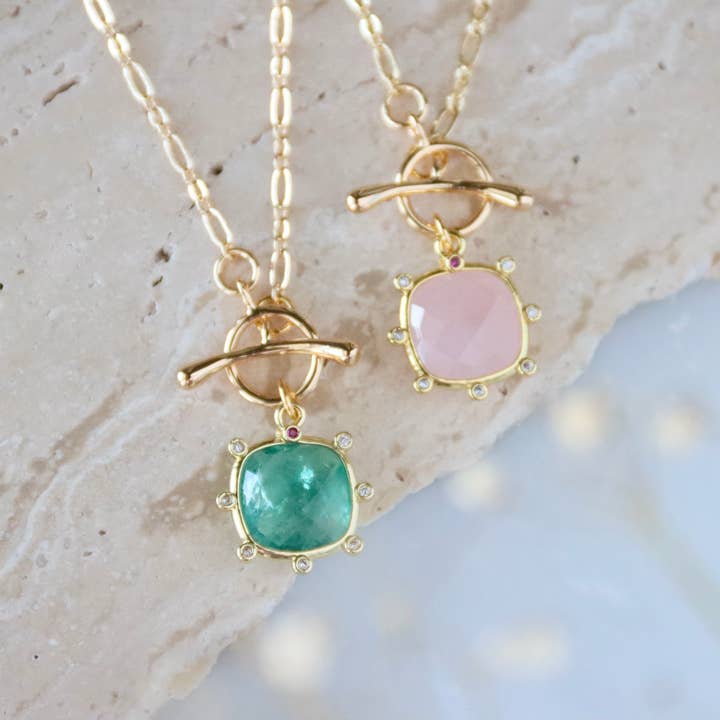 Collana con chiusura a barretta in fluorite verde o quarzo rosa per la vendita all'ingrosso da parte di Mesa Blue