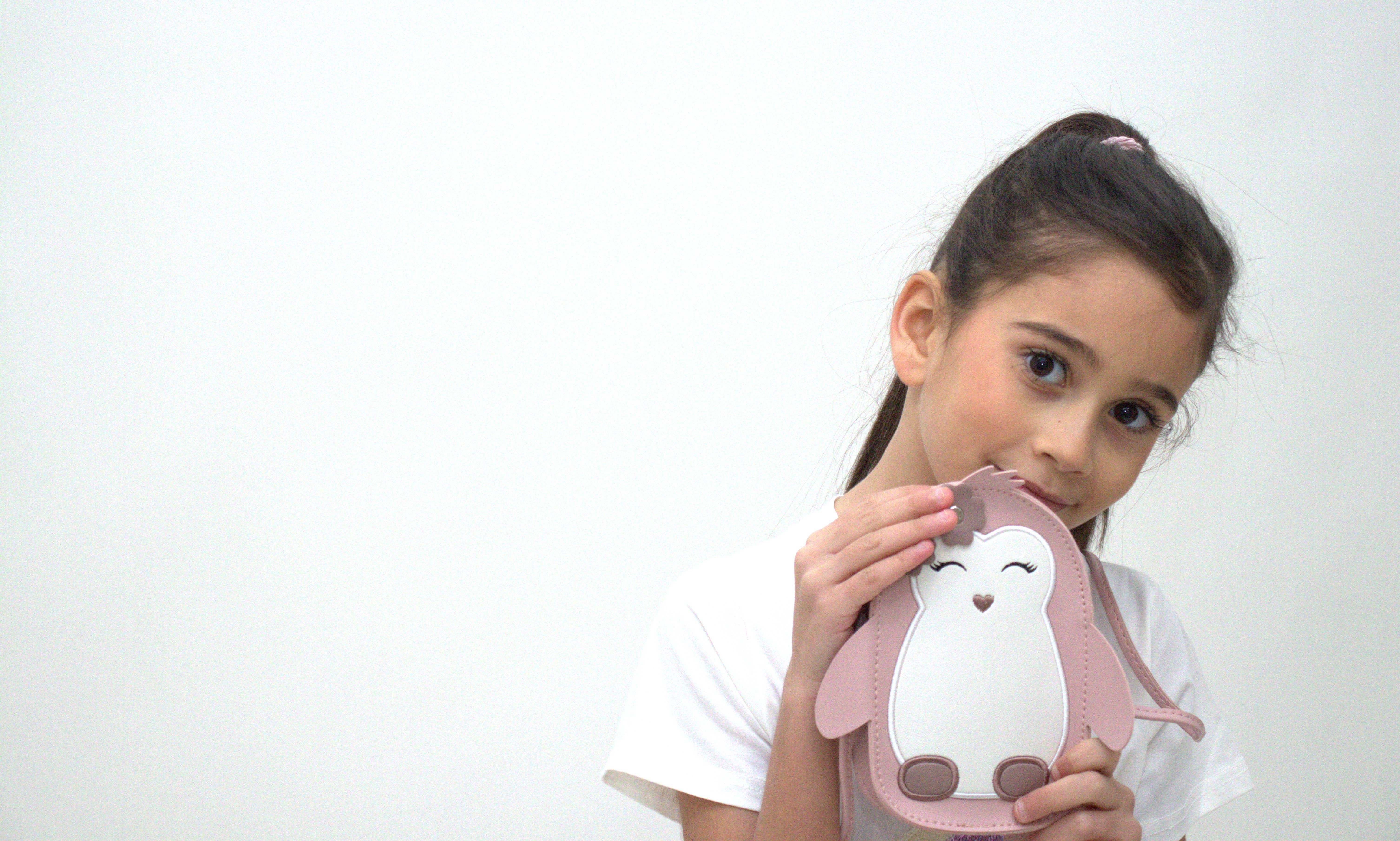 Yuko B - Vente Sac à bandoulière – enfant - Sac bandoulière Litchi - L'adorable Bébé Pinguin Rose19