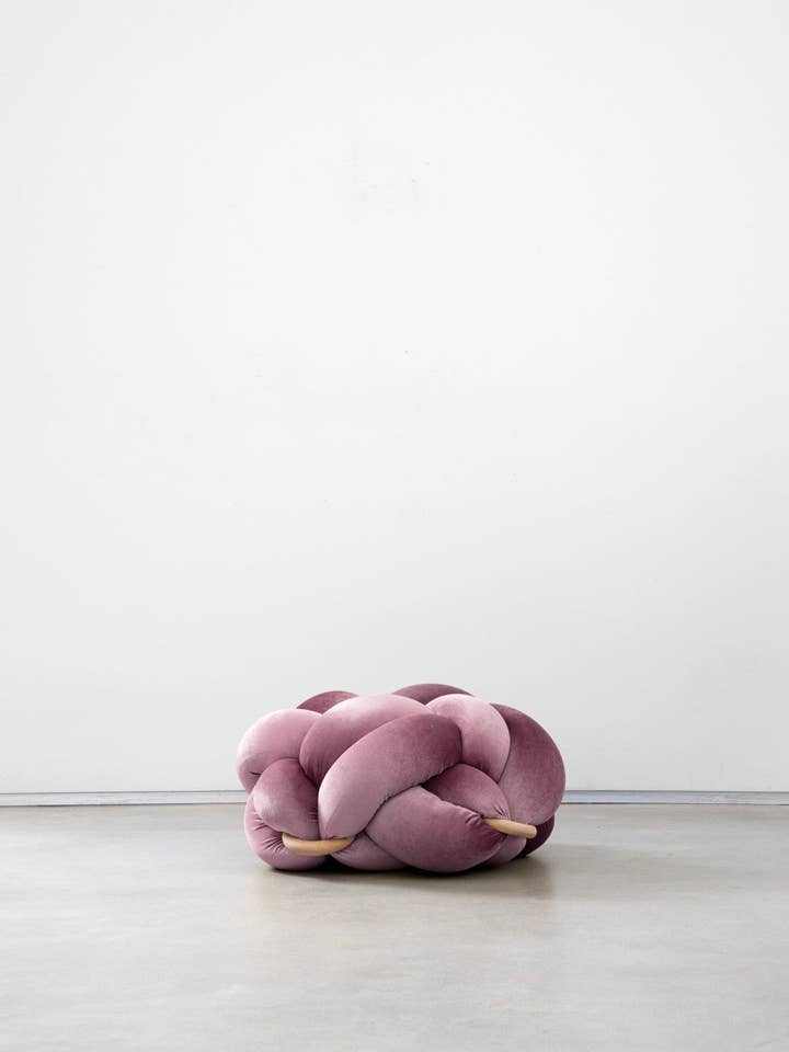(M) Mauve Knot Ottoman för wholesale av Knots Studio
