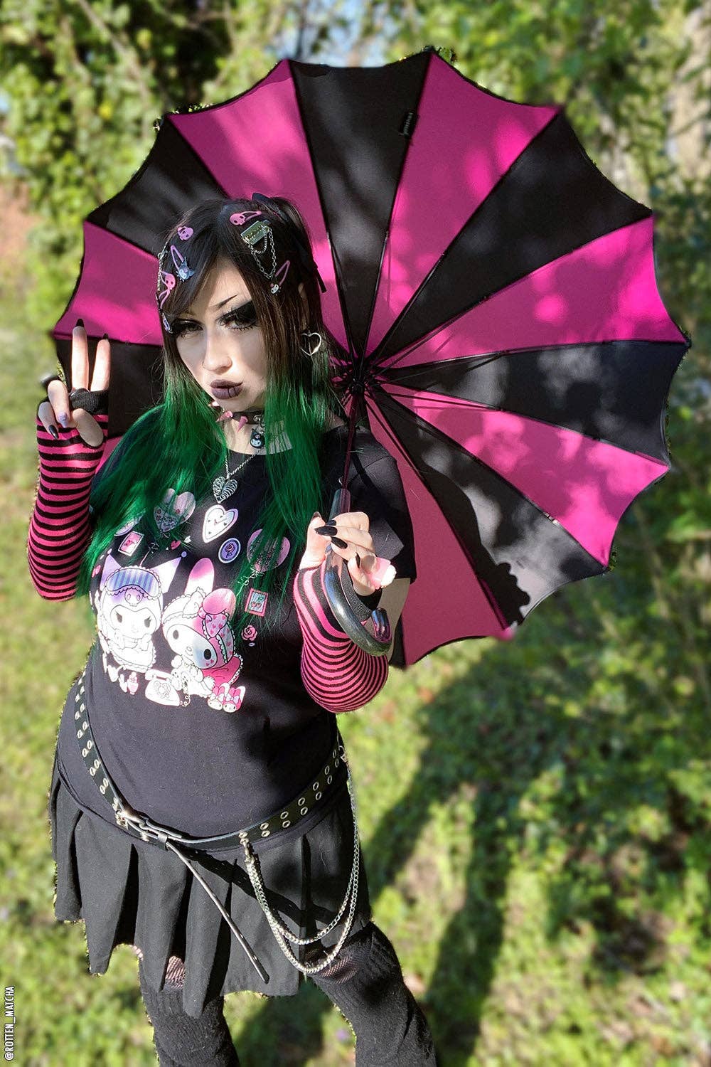 vampirefreaks - Wholesale Umbrella - Women's - Batwing Pagoda Umbrella [BLACK/HOT PINK STRIPED]1