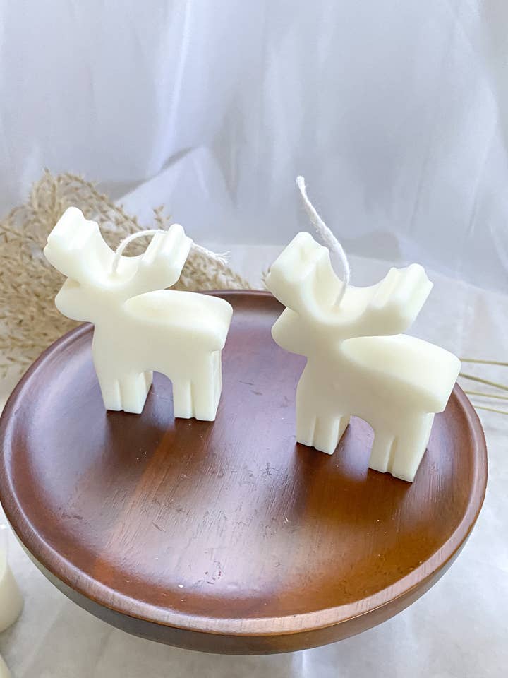 Bougie de Noël en forme de rennes pour la vente par LitMe Candles