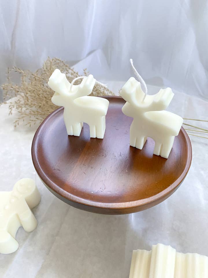 Bougie de Noël en forme de rennes pour la vente par LitMe Candles
