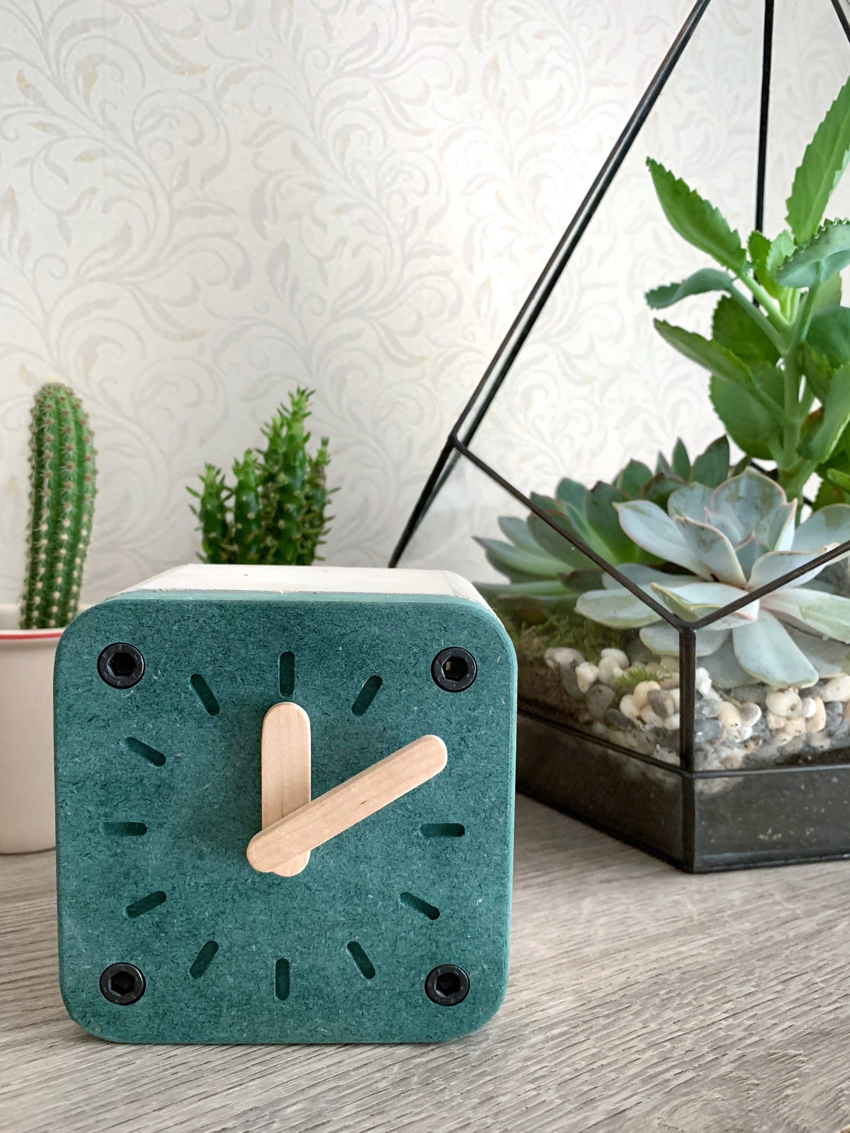 Woodbe - Wholesale Bureauklok - Klok van beton en hout in industriële stijl1