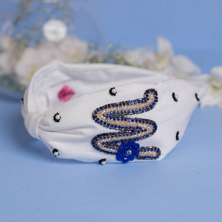 Betty Cooper Iniziale Besticktes Stirnband, weiß, Größe M für den Großhandel von Elaa