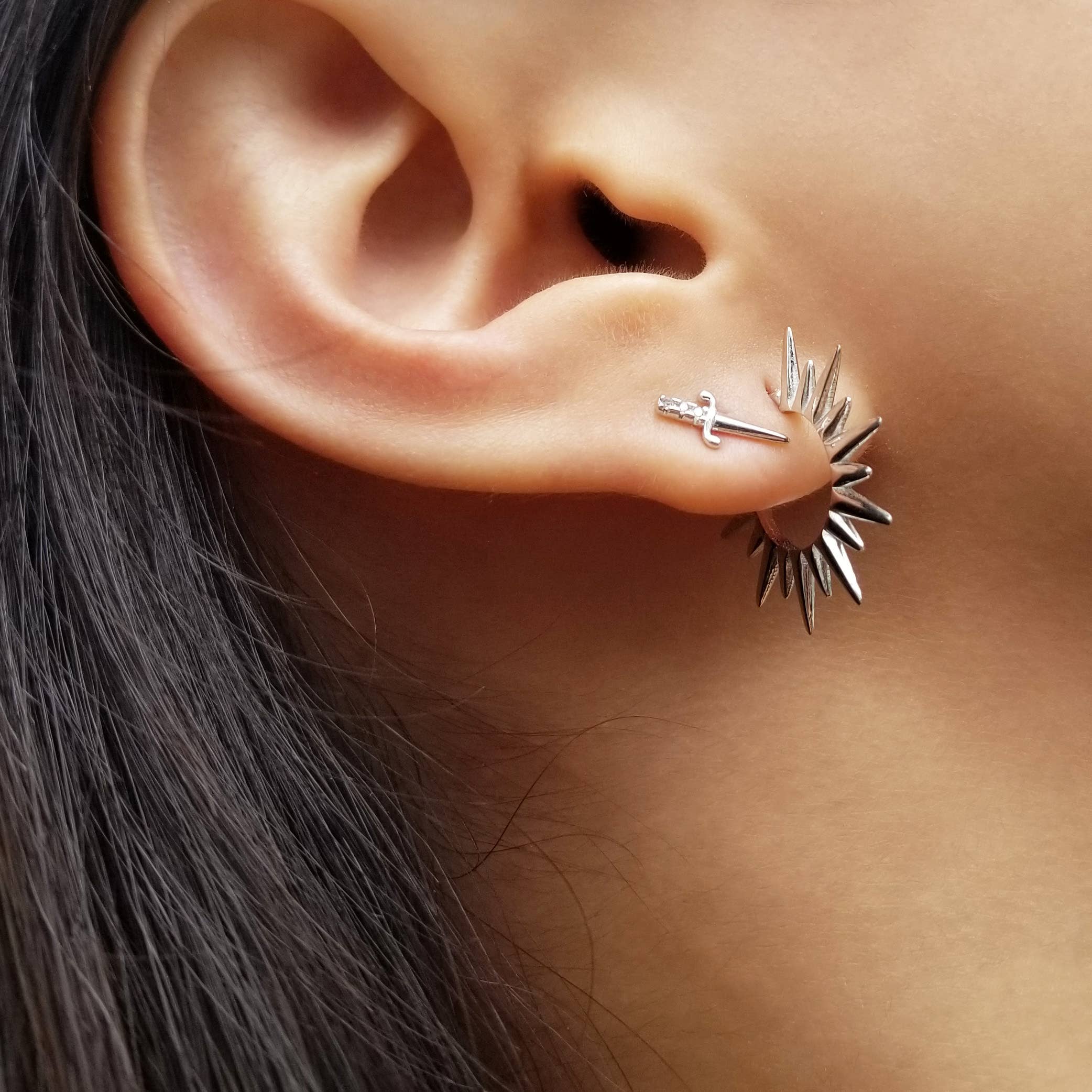 HolyBang Jewels – Großhandel Ohrstecker – ZIERLICHE OHRSTECKER MIT SCHWERT - E-S30633