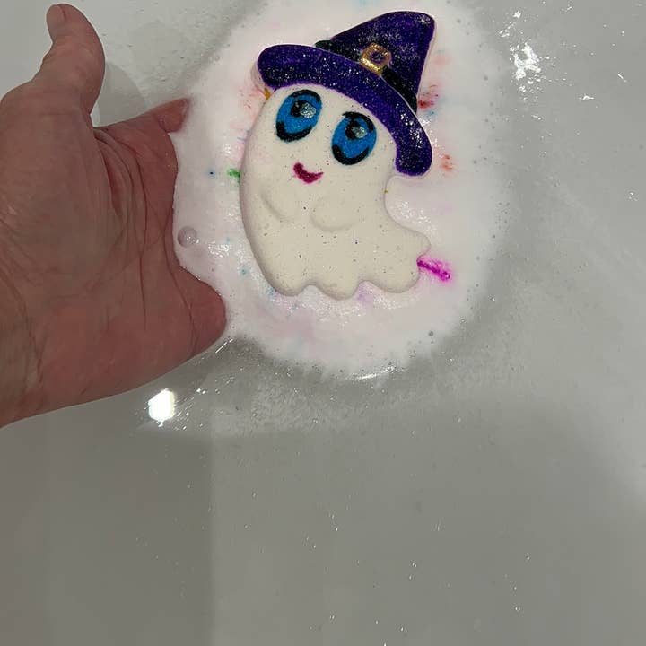 Unique creations soap company – wholesale Bath bomb/fizz – Cute ghost in purple hat bath bomb7
