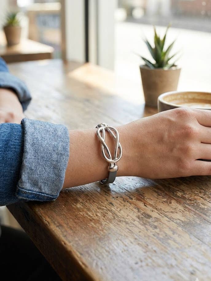 Bracelet en cuir large Boho Knot pour la vente par Oceanic Jewellers - Majique London