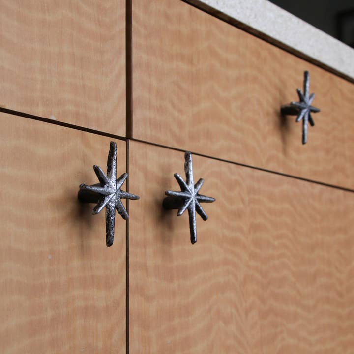 Zeckos - Wholesale Knob/Pull - Set of 6 Antique Silver Finish Starburst Drawer Pulls