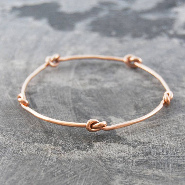 Vänskap Knut Rose Gold Silver Bangle för wholesale av Otis Jaxon London