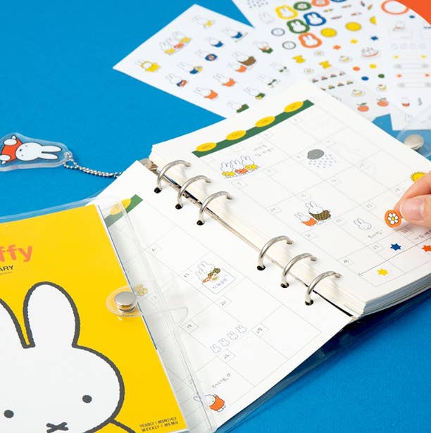 K-Wonderland – Agenda por atacado – Agenda Atualizada Miffy 2026 com porta-chaves, conjunto de autocolantes5