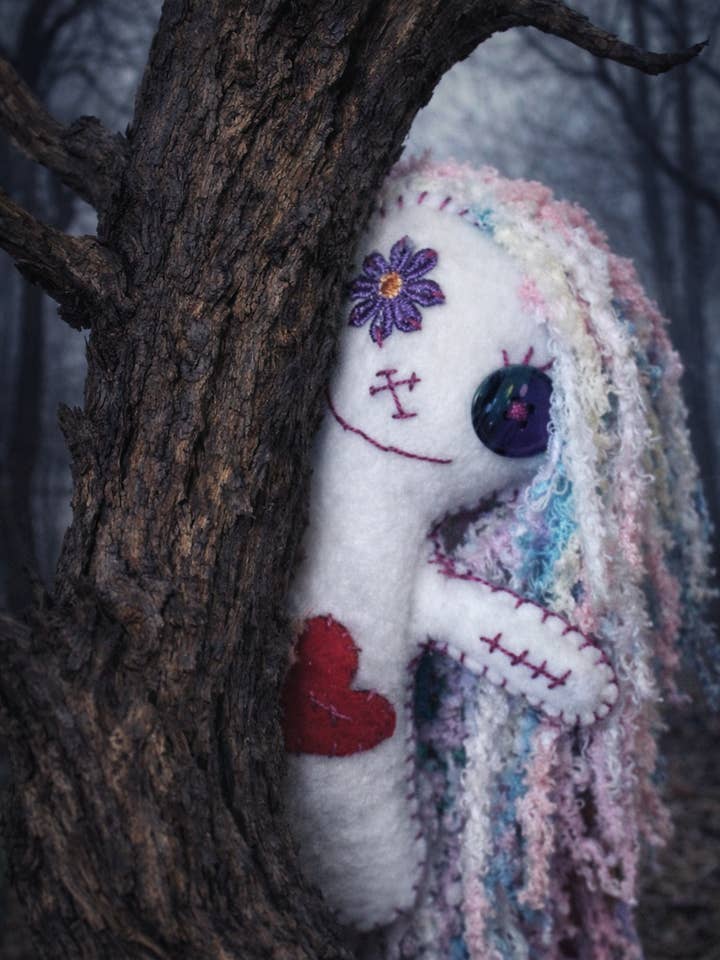 Bambola Banshee Magica Fatta a Mano Hoodoo Voodoo Magia per la vendita all'ingrosso da parte di The Clairity Room