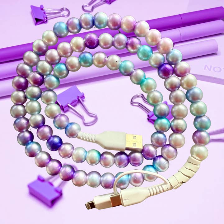 Chargeur perlé ombré violet et bleu perle pour la vente par The Onion Patch