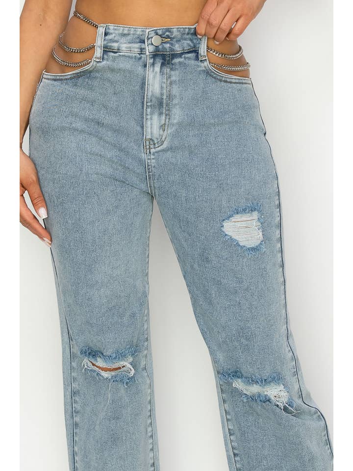 Med tvätt Denim KEDJA SIDA HÖG MIDJA RAKA NÖDSTÄLLDA JEANS för wholesale på Faire