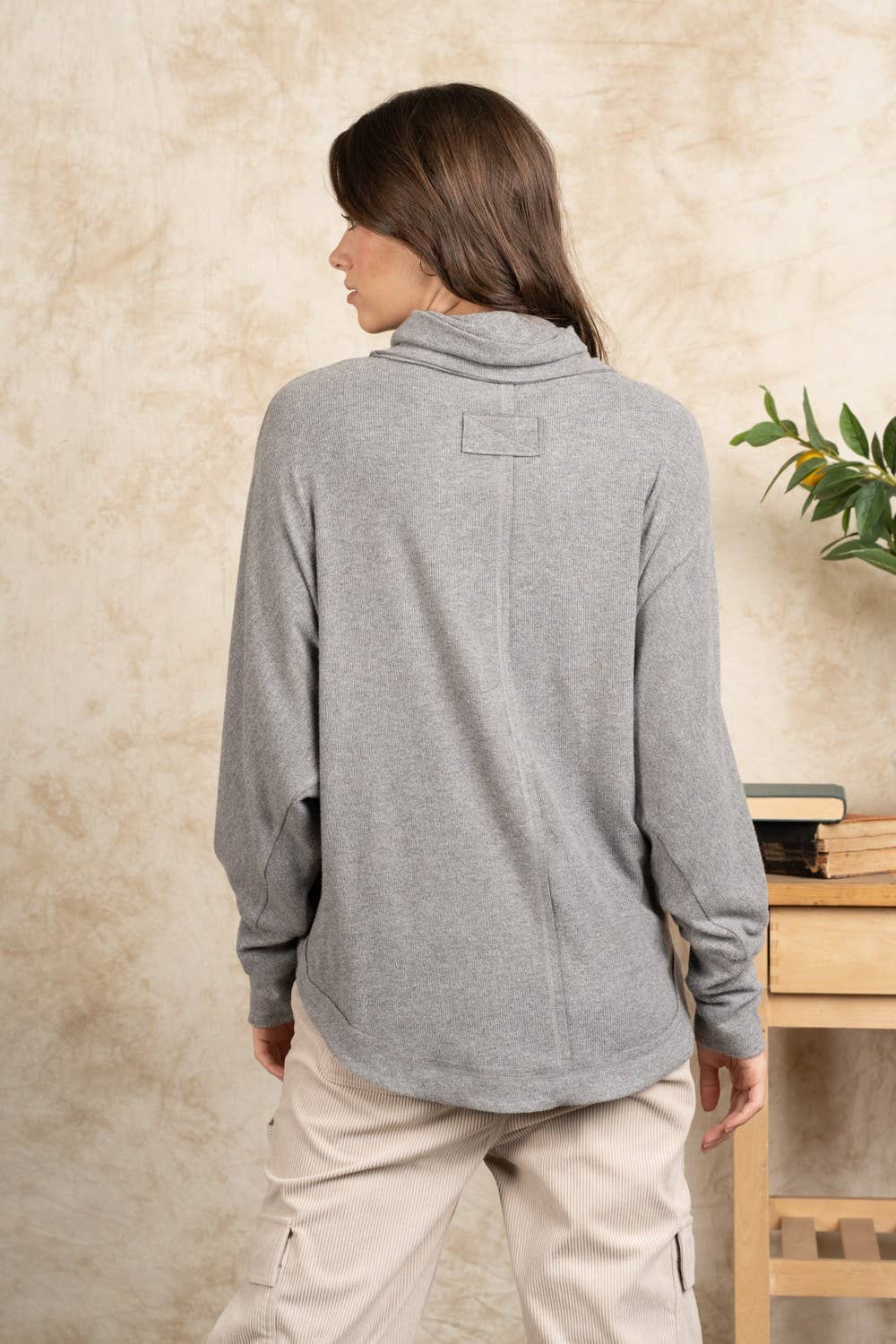 VERY J – Großhandel Tunika – Damen – NT11246-Übergroßes Tunika-Strickoberteil mit Stehkragen und Dolmenärmeln13