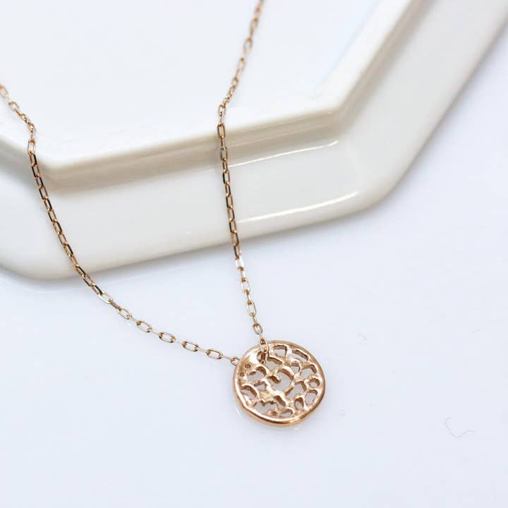 Collier en or rose 14 carats en filigrane Disc pour la vente par Vi Ling Designs