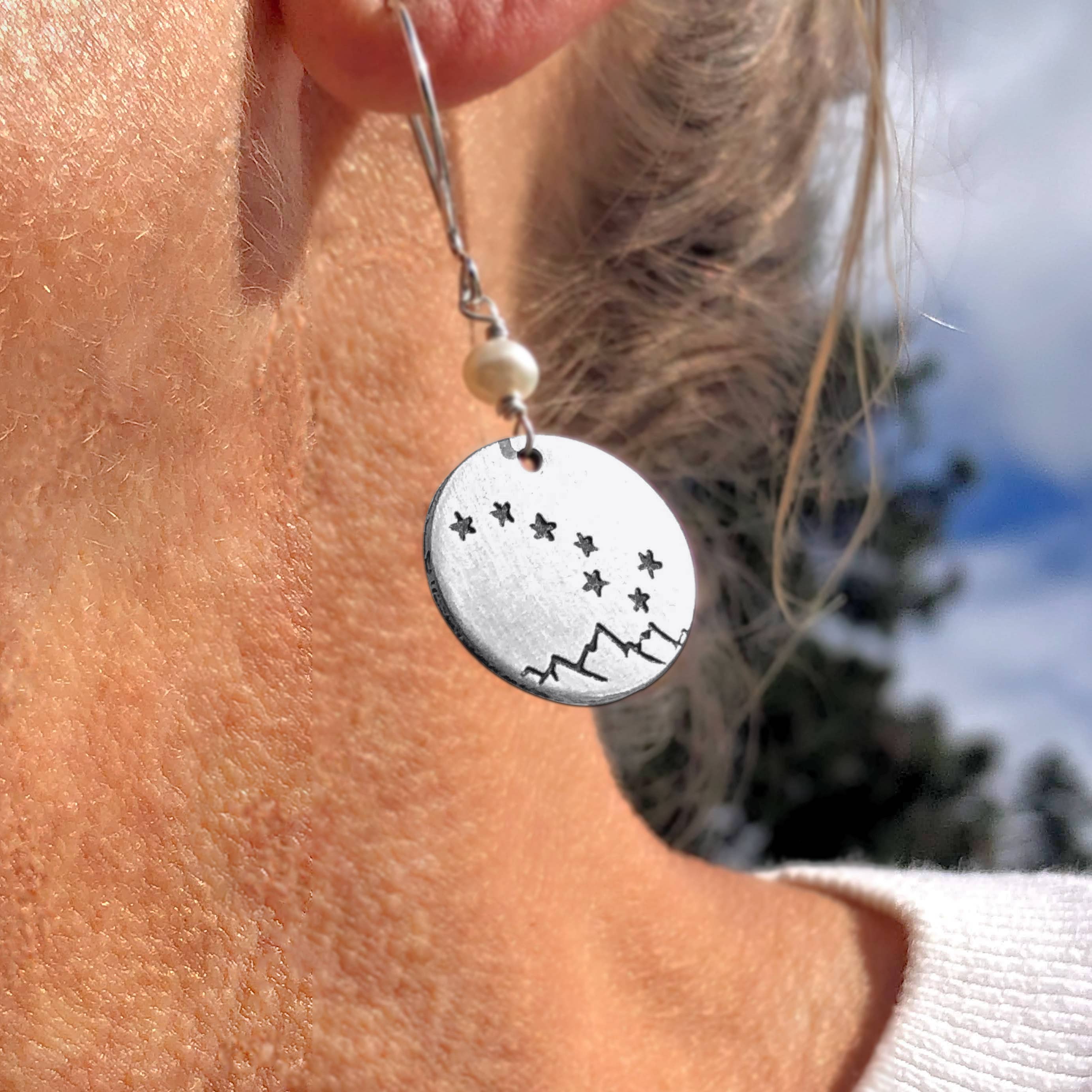 Daphne Lorna – wholesale Hängande örhängen – Big Dipper Örhängen1