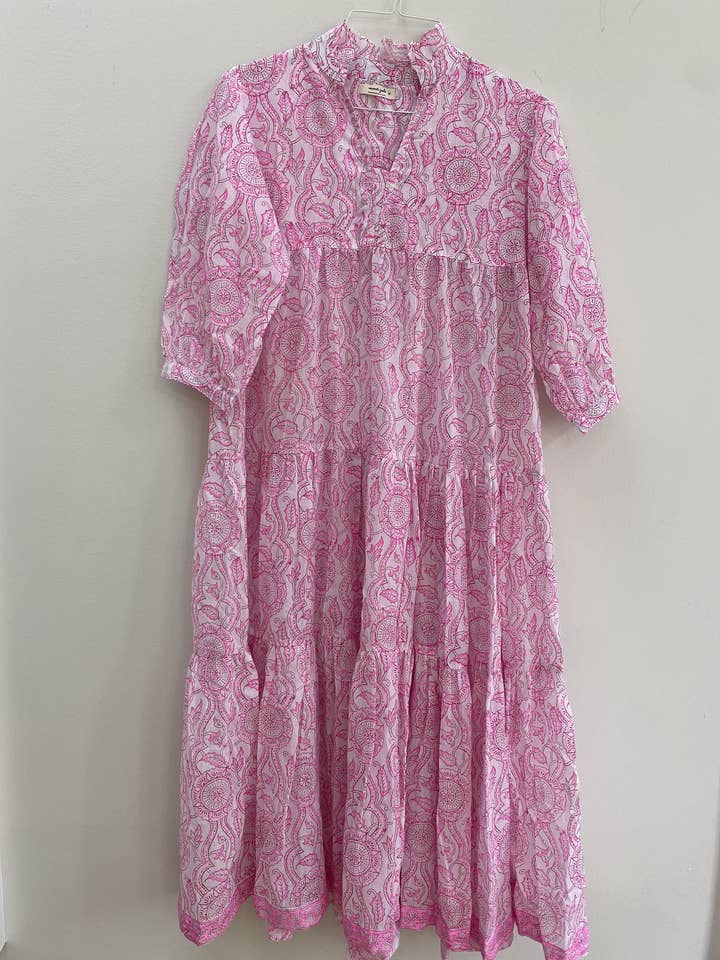 Abito Maxi a Strati - Stampa Floreale Rosa per la vendita all'ingrosso da parte di Camphor Chest