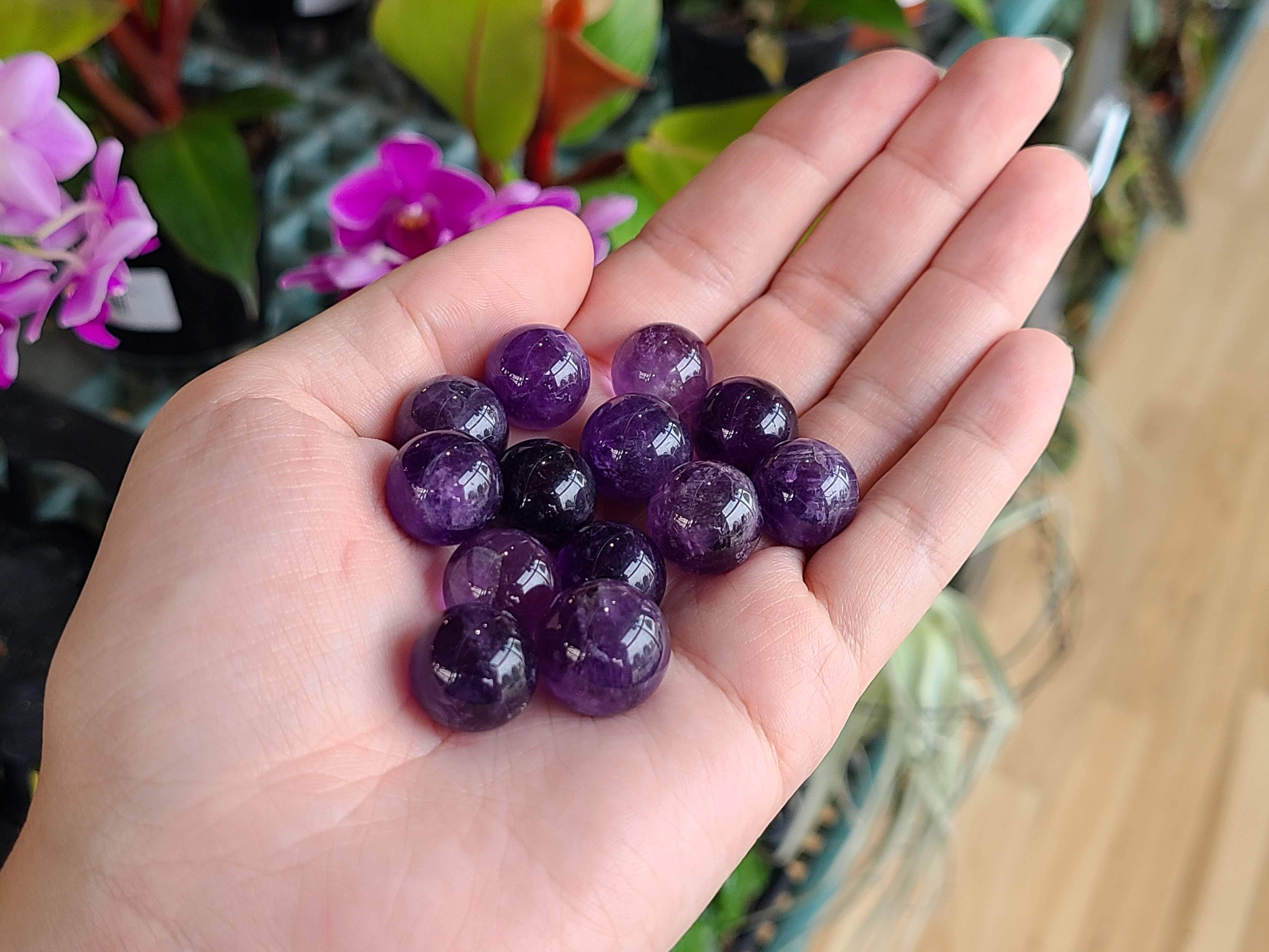 Kiwi's Garden Center - Wholesale Spiritual Stone/Crystal - Amethyst Mini Sphere1