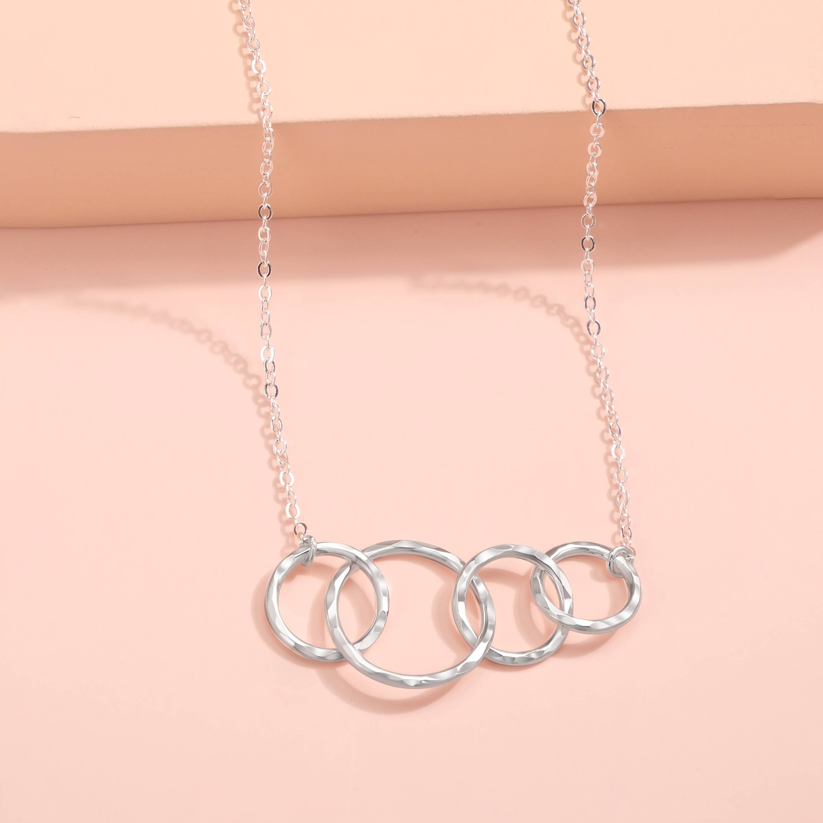 hope love shine - Vendita all'ingrosso Collana con ciondolo/pendaglio - Collana con 4 anelli in oro e argento - Regalo di gioielli per quattro sorelle1