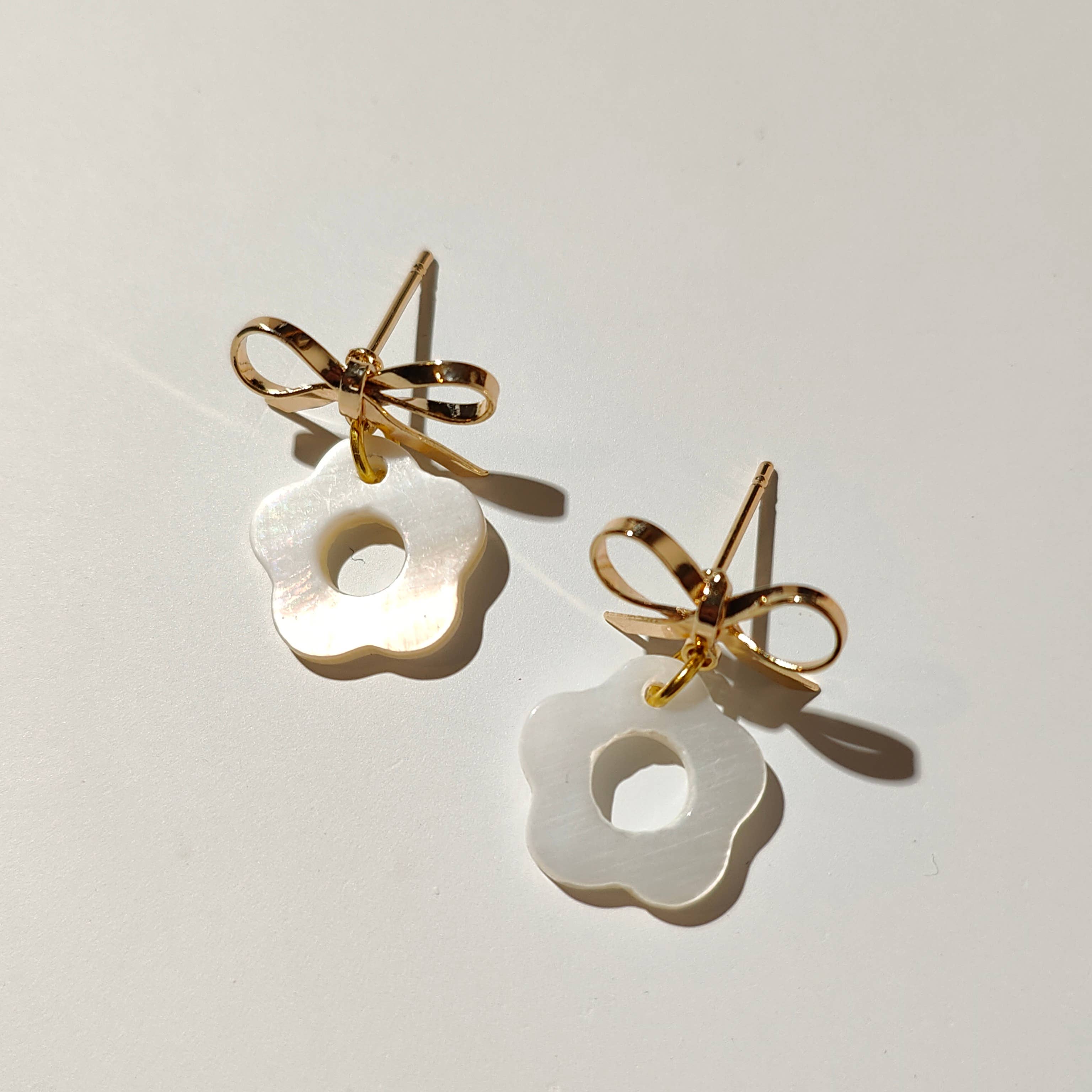 Vachana – wholesale Stud/post earrings – Shell Flower Bowknot Studs2