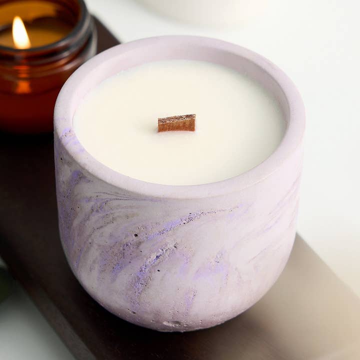 10 oz cementljus | Handgjord | Knäckande träveke för wholesale av Shhhh Candles by Kat
