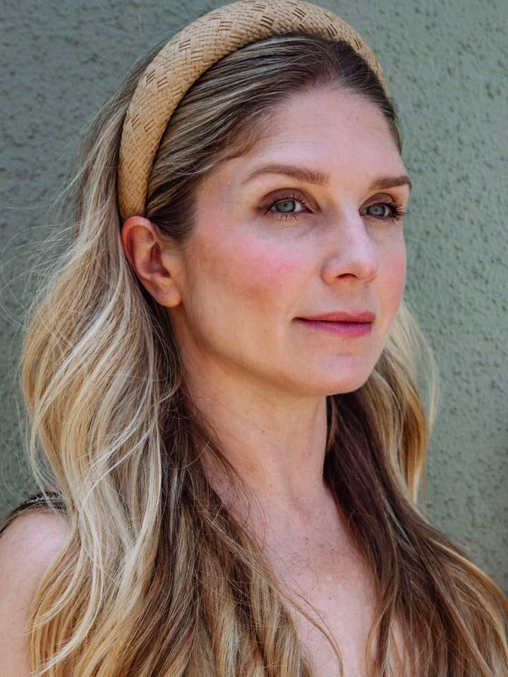 Dylan Pandebånd - Mørk Beige for engroshandel hos Kapsule