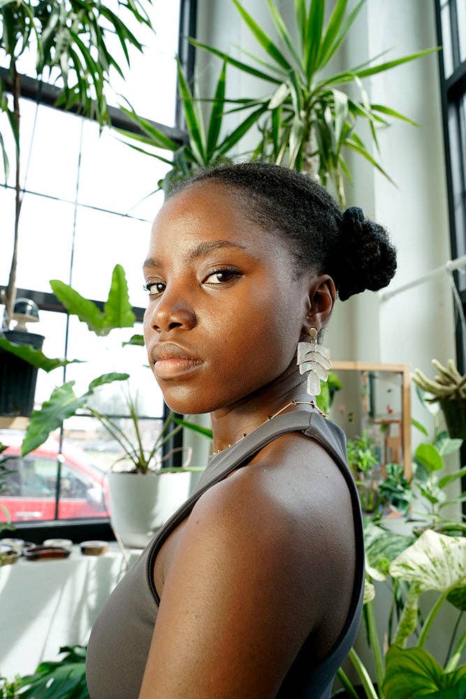 Paulina Otero – Brincos de argola por atacado – Brincos de equilíbrio em iridescente branco5