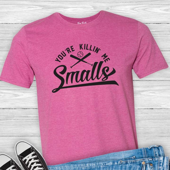 Suzy Swede – T-shirt estampada - Unissexo por atacado – T-shirt Unissex You're Killin' Me Smalls | Beisebol Softbol6