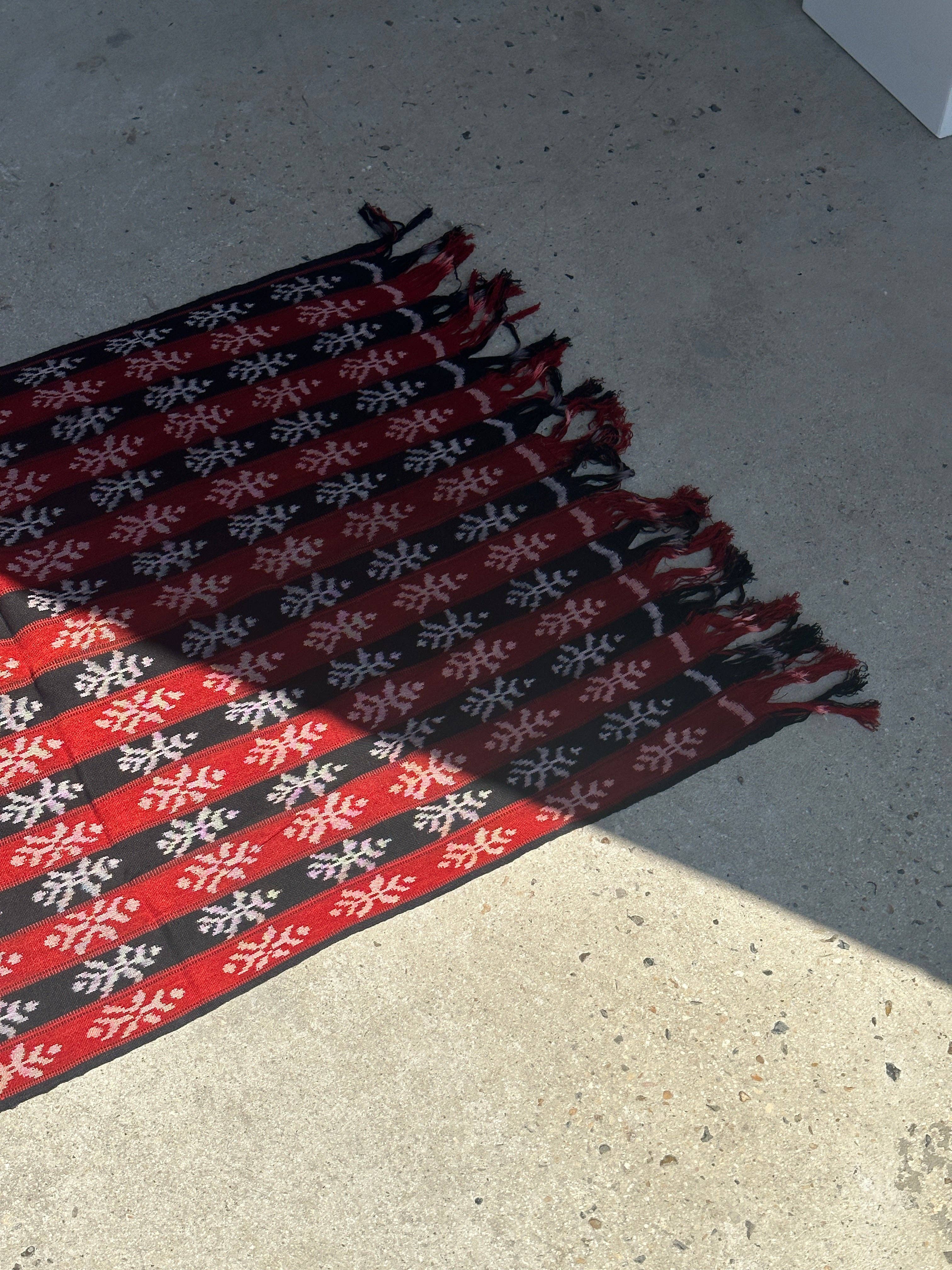Office Objets - Wholesale Coverlet - Ikat, traditional Indonesian fabric from the island of Savu (Timor) red and black 2m25x7528