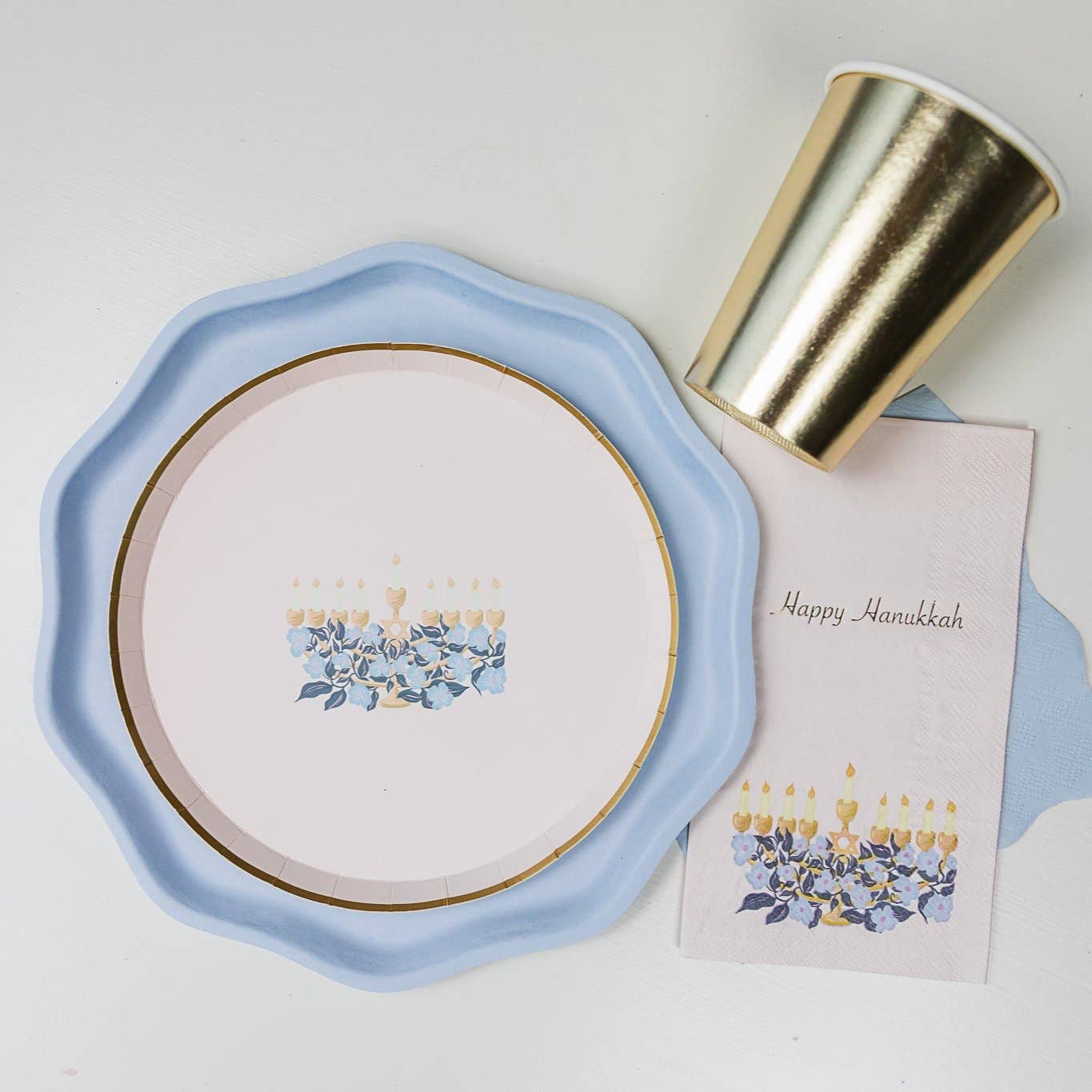 Bonjour Fête - Vente Assiette jetable - PETITES ASSIETTES EN PAPIER BONJOUR FÊTE X ONE & ONLY HAPPY HANUKKAH MENORAH1