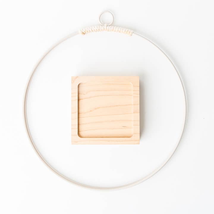 Braid & Wood Design Studio - Venta al por mayor Macetas colgantes - Macetero Colgante Blanco, Colgador de Plantas Moderno (Mediano)