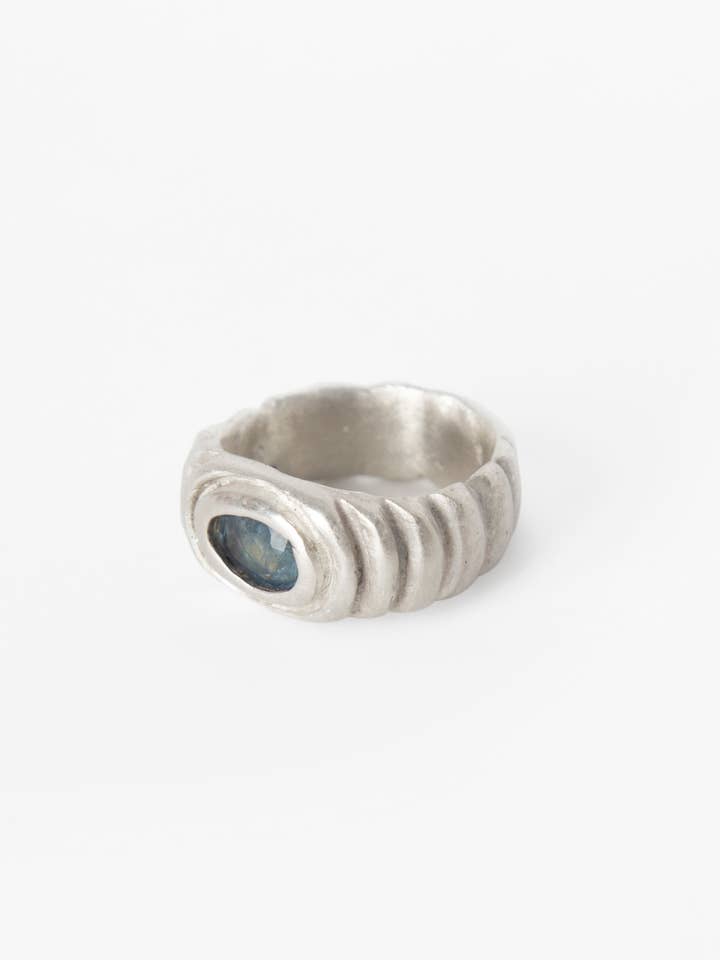 Anillo Ondas for engroshandel hos LA FEMME UNCHAINED