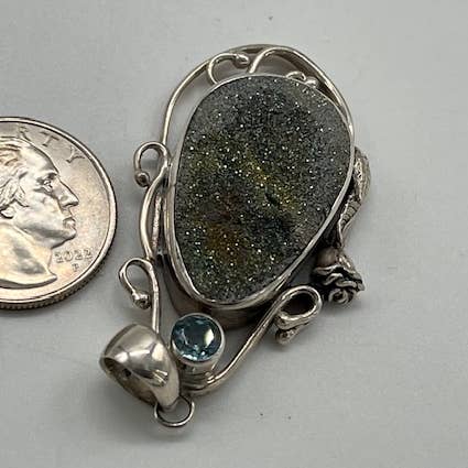 Regenbogen-Pyrit-Sterlingsilber-Anhänger mit Blautopas für den Großhandel von Elite Gems