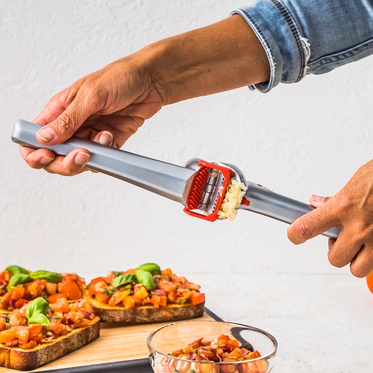 Dreamfarm - Wholesale Kitchen Tool/Gadget - Garject - Garlic Press, Scrape, & Eject3