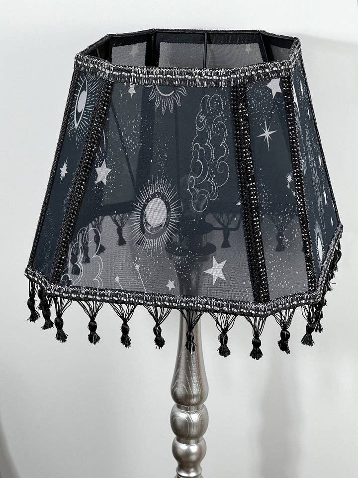 Art déco-lampkjol i tvåtonat tyg med fransar och tofsar – unik modell 1403 för wholesale av DelightLamps