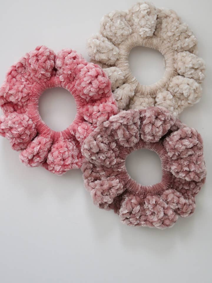 Rosie Set| Velvet Scrunchies Set| Hæklet Sæt for engroshandel hos alye designs
