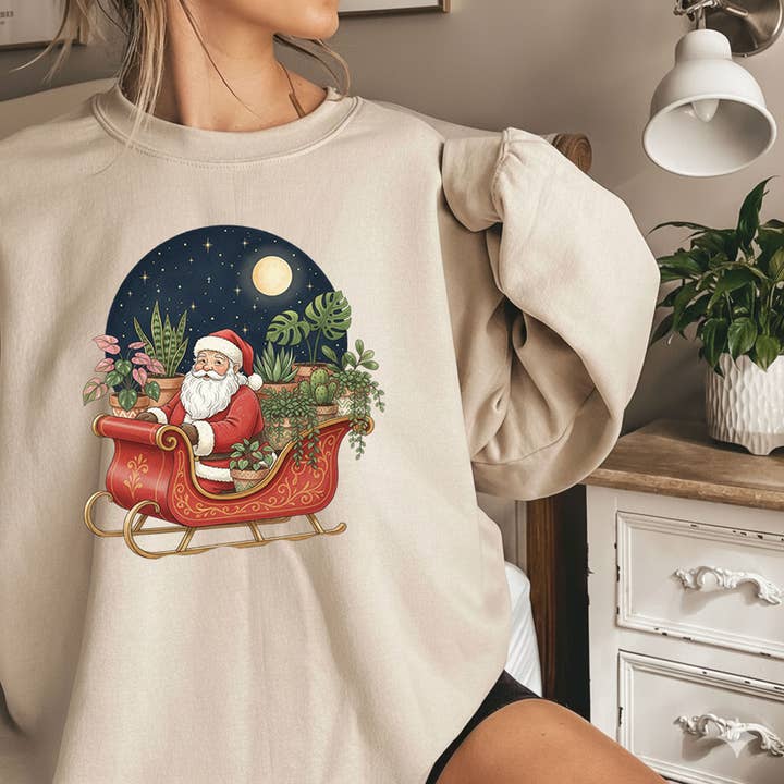 Plant Scouts – Camisola gráfica - Mulher por atacado – Camisola de Natal para Amantes de Plantas, Pai Natal no Trenó com Planta0