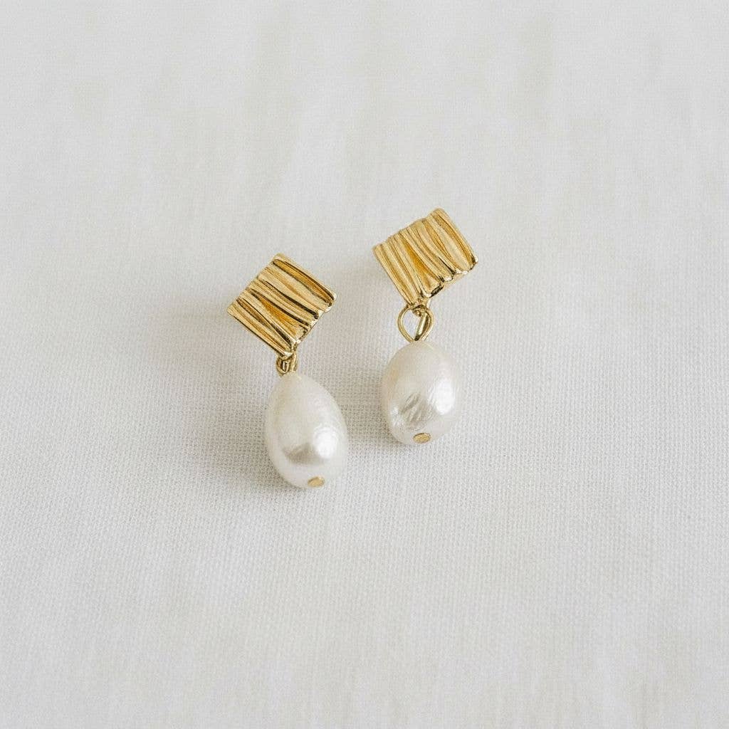 Ellemadera - Wholesale Dangle Earrings - Irregular Freshwater Pearl Stud Earrings0