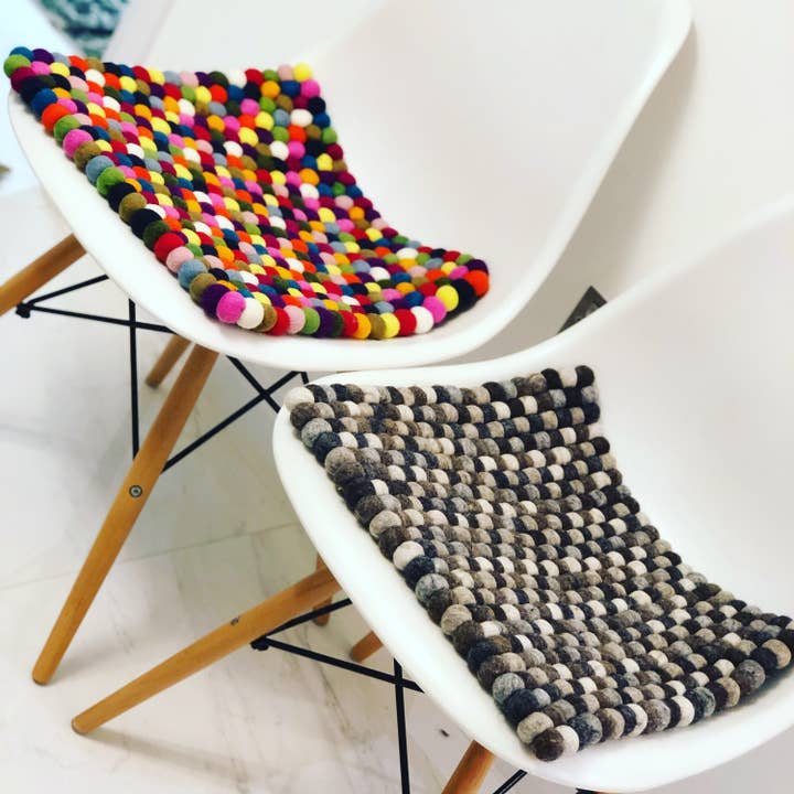 Funky Yak Ltd – wholesale Matta - Barn och baby – Handgjord filt pom pom-matta för barnrum 40 cm fyrkantig