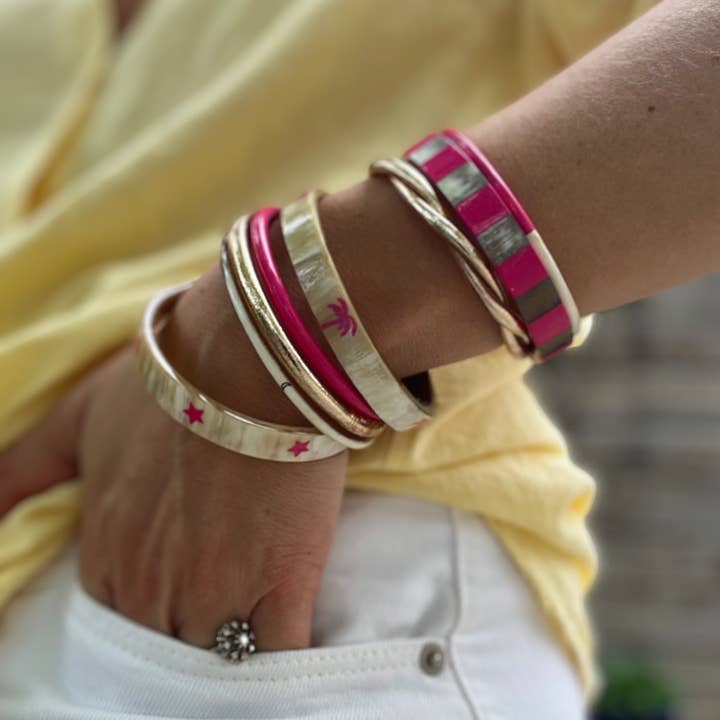 JolieJulie-MaLune-VentiLLo - Wholesale Cuff Bracelet - Bright Pink 10mm Horn Bracelet PALMIER 341