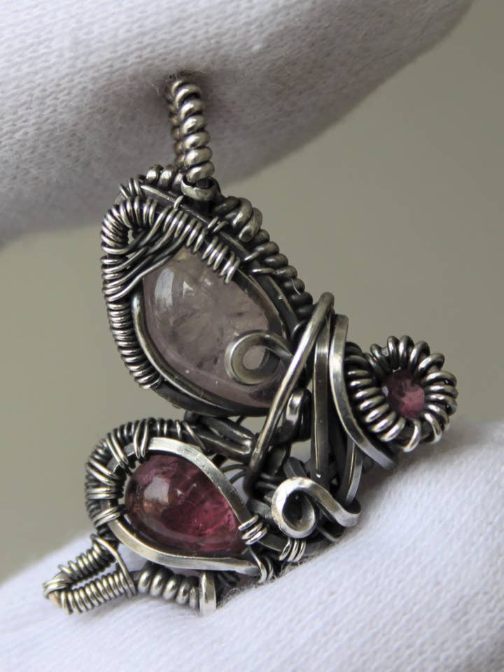 Pendentif Papillon Morganite, Tourmaline Rose pour la vente par Le Tourbillon Minéral