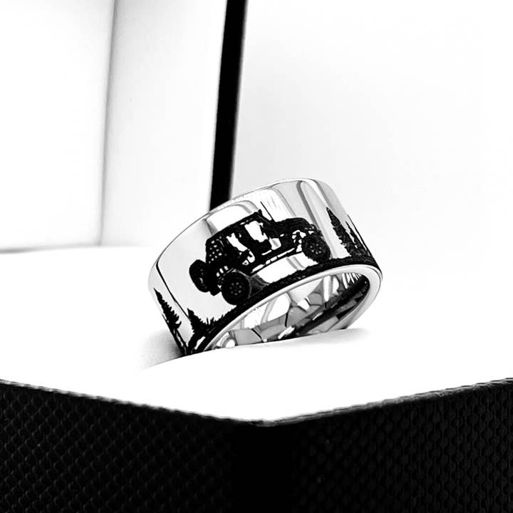 rings paradise – Großhandel Schmuck – Herren – Promise-Ring für Herren aus Wolframkarbid mit Automuster4